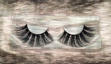 Load image into Gallery viewer, Long 3D Mink Lashes in the style &quot;Muse&quot;
