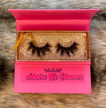 Load image into Gallery viewer, Short 3D Mink Lashes in the style &quot;Kitty Kat&quot;
