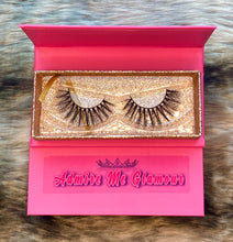 Load image into Gallery viewer, Short 3D Mink Lashes in the style &quot;Queen&quot;
