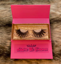 Load image into Gallery viewer, Medium 3D Mink Lashes in the style &quot;Lucky&quot;
