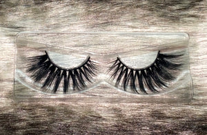 Medium 3D Mink Lashes in the style "Lucky"